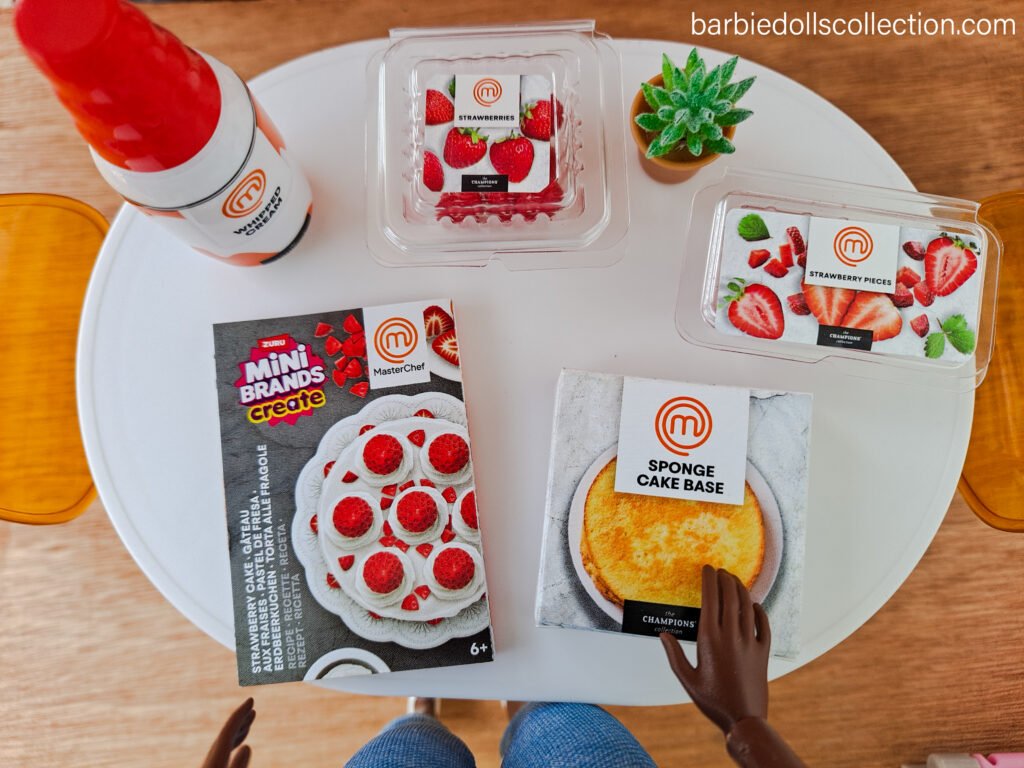 Zuru Mini Brands Strawberry Cake Barbie Diorama