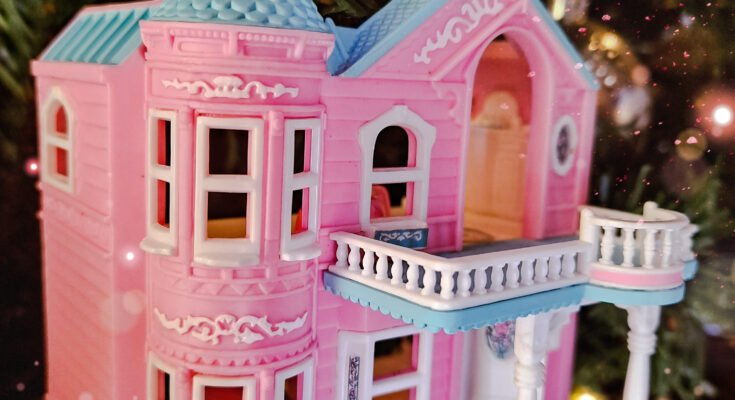 Hallmark Keepsake Barbie Dream House Ornament 1999