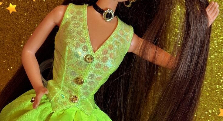 Cut and Style Brunette Barbie