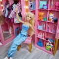 Barbie Deluxe Style Fashion Build Up Doll